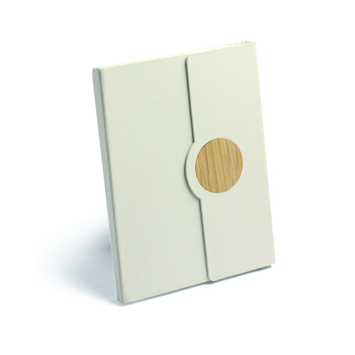 Caderno de capa dura produzido com papel de caixa de leite, Guarnições de bambu. Ecológico. Sustentável.