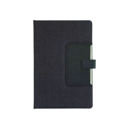 Caderno capa dura em material sintético, com fechamento magnético e suporte para caneta. 80 folhas. 21x14x1,5cm