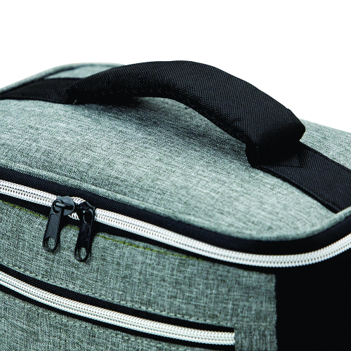 Bolsa térmica de nylon 10 litros com dois compartimentos e bolsos laterais em malha. 21 X 27 X 18 cm.