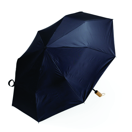 Guarda-chuva manual de nylon com impacto impermeável e proteção UV, tecido interno em vinil. Com 8 varetas. 69 X 4,7 cm.