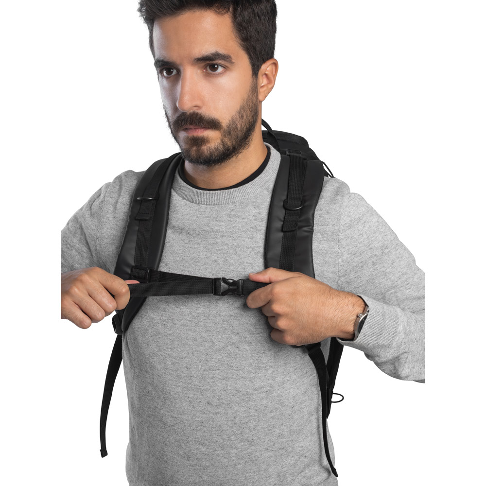 Novidade 2025!!! Mochila estilo hiking. Composta por 600D poliéster reciclado (100% rPET) com revestimento resistente à água. Capacidade até 18 L. 280 x 455 x 160 mm