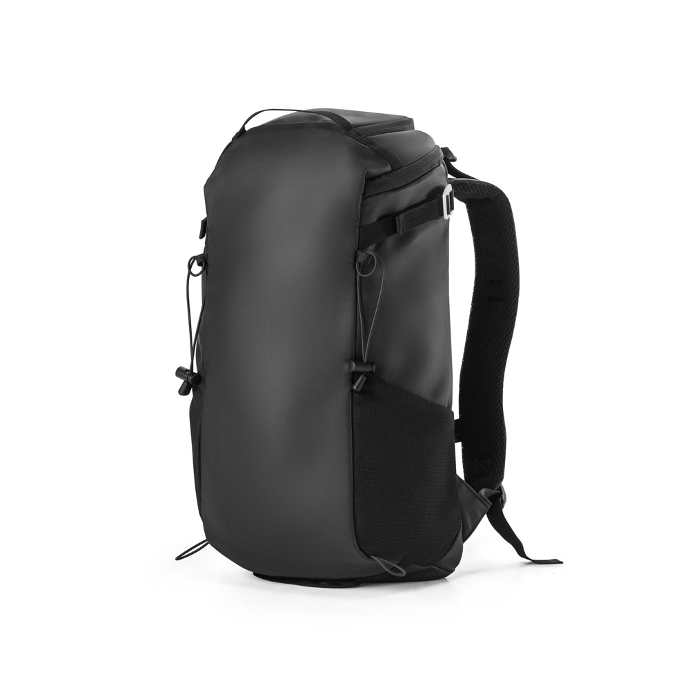 Novidade 2025!!! Mochila estilo hiking. Composta por 600D poliéster reciclado (100% rPET) com revestimento resistente à água. Capacidade até 18 L. 280 x 455 x 160 mm