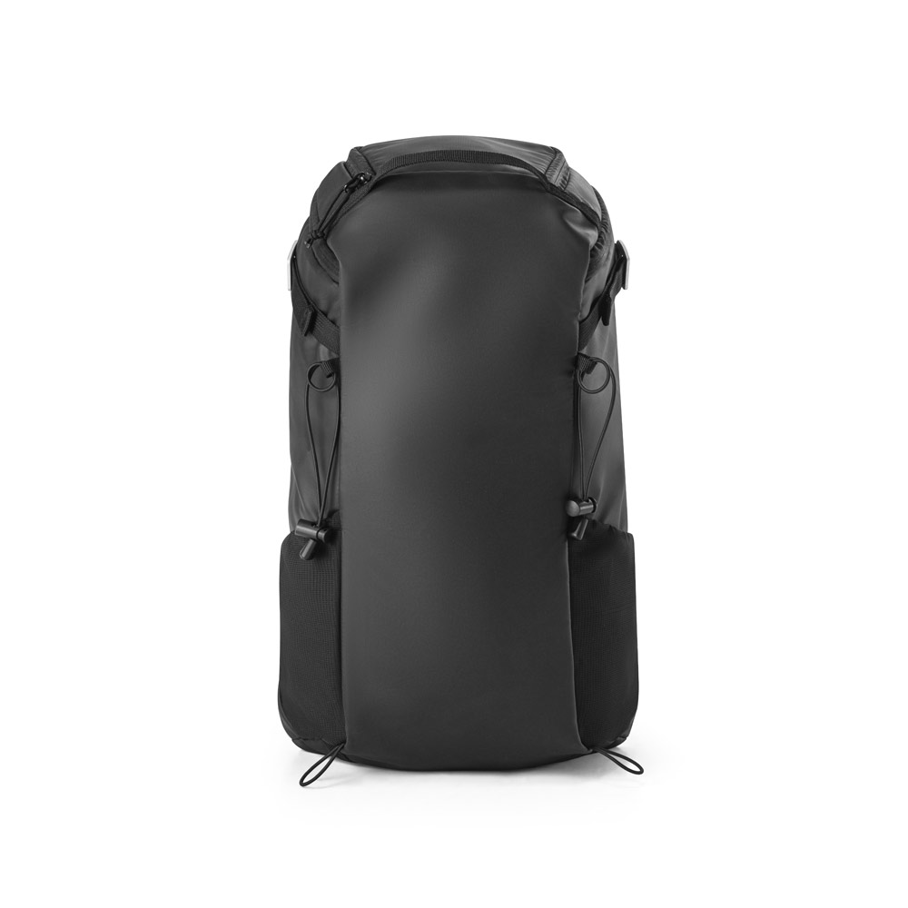 Novidade 2025!!! Mochila estilo hiking. Composta por 600D poliéster reciclado (100% rPET) com revestimento resistente à água. Capacidade até 18 L. 280 x 455 x 160 mm