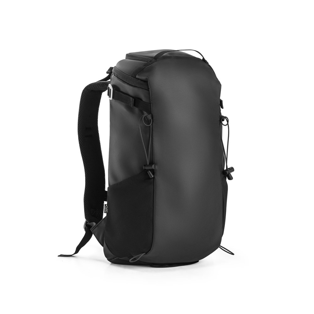 Novidade 2025!!! Mochila estilo hiking. Composta por 600D poliéster reciclado (100% rPET) com revestimento resistente à água. Capacidade até 18 L. 280 x 455 x 160 mm