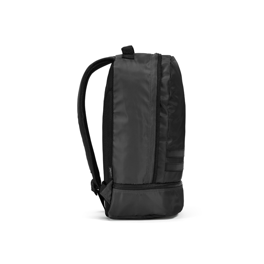 Novidade 2025!!! Mochila em 290T poliéster reciclado (100% rPET), em sarja com forro em 210D poliéster reciclado (100% rPET). Capacidade até 25 L. 300 x 480 x 210 mm.