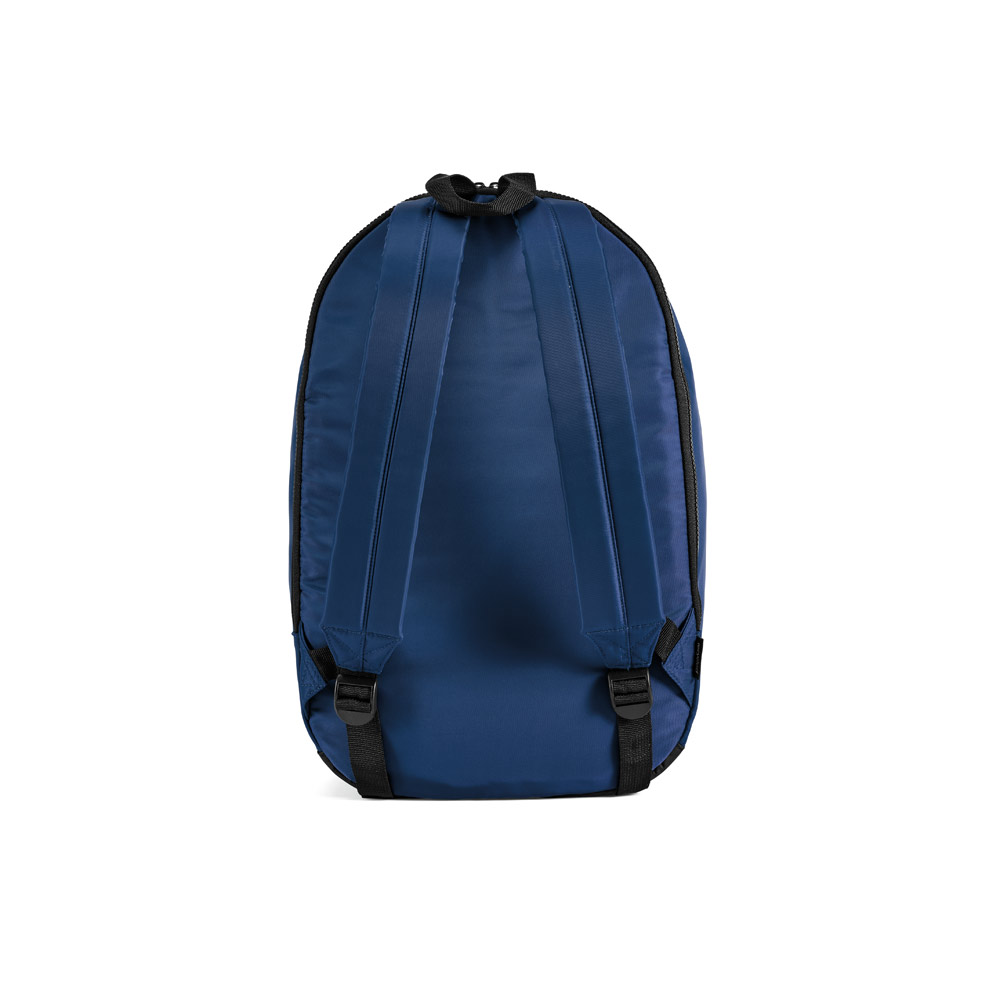 Novidade 2025!!! Mochila em 290T poliéster reciclado (100% rPET), em sarja com forro em 210D poliéster reciclado (100% rPET). Capacidade até 18 L. 300 x 470 x 150 mm.