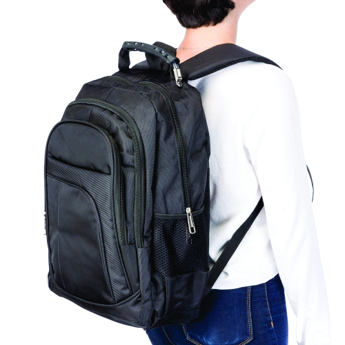 Mochila de nylon 30 litros com quatro compartimentos. 49 x 39 x 19 cm.