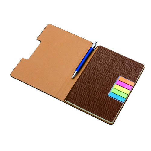 Novidade!!! Caderno com stick notes, capa em material sintético. 80 folhas. 21 x 15 x 1,5 cm