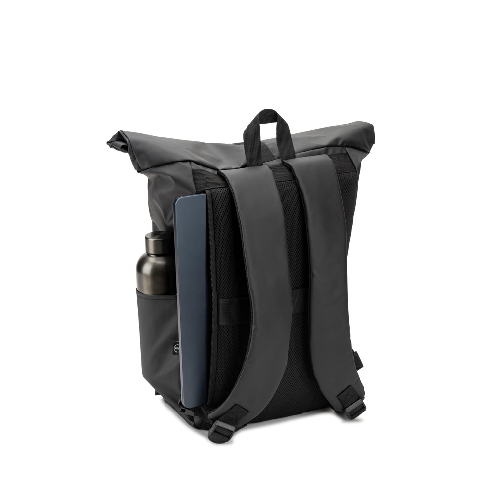 Novidade 2026!!! Mochila "Roll top" com design em sistema de fecho que permite enrolar a parte superior em poliéster reciclado 600D de alta densidade com revestimento resistente á água 20 L