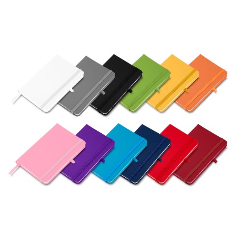 Caderno capa dura em material sintético, com suporte para caneta. 80 folhas. 14 x 9 x 2 cm
