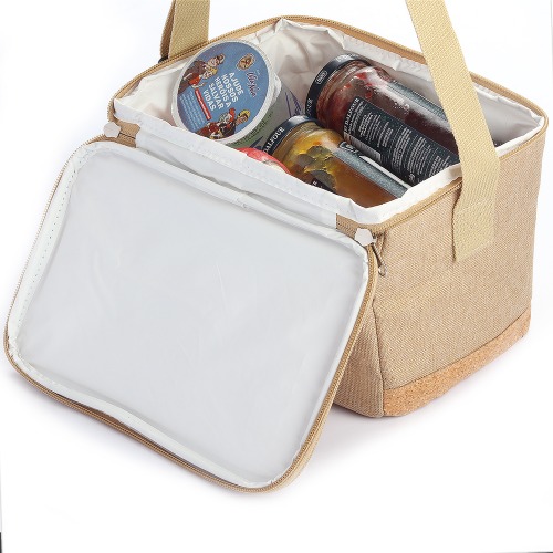 Bolsa térmica em poliéster e detalhes na parte inferior em cortiça. 16,5 x 23 x 17 cm