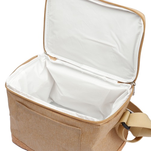 Bolsa térmica em poliéster e detalhes na parte inferior em cortiça. 16,5 x 23 x 17 cm
