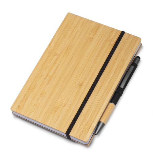 Caderno capa dura com 3 mm em material reciclável com detalhes em bambu. 96 folhas. NÃO ACOMPANHA CANETA. 18,9x12,9cm