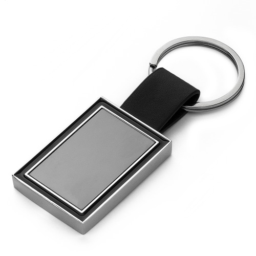 Chaveiro em metal niquelado. 8,5x3cm