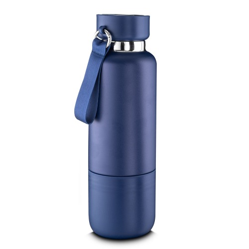 Garrafa térmica em aço inox com parede dupla isolada a vácuo com acabamento na parte externa em tinta pó. Capacidade de 500 ml. 26 X ø7 cm.