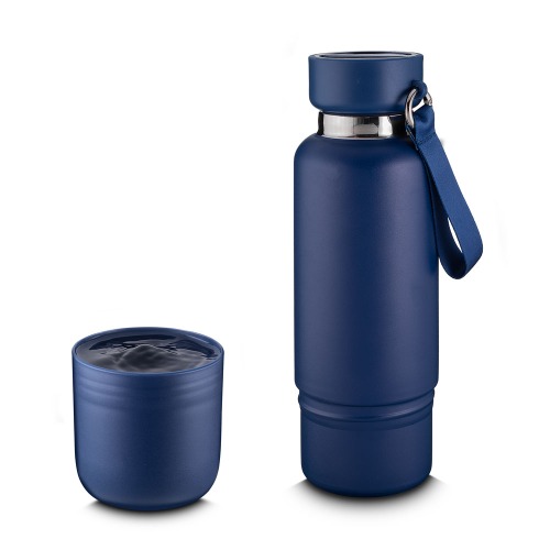 Garrafa térmica em aço inox com parede dupla isolada a vácuo com acabamento na parte externa em tinta pó. Capacidade de 500 ml. 26 X ø7 cm.