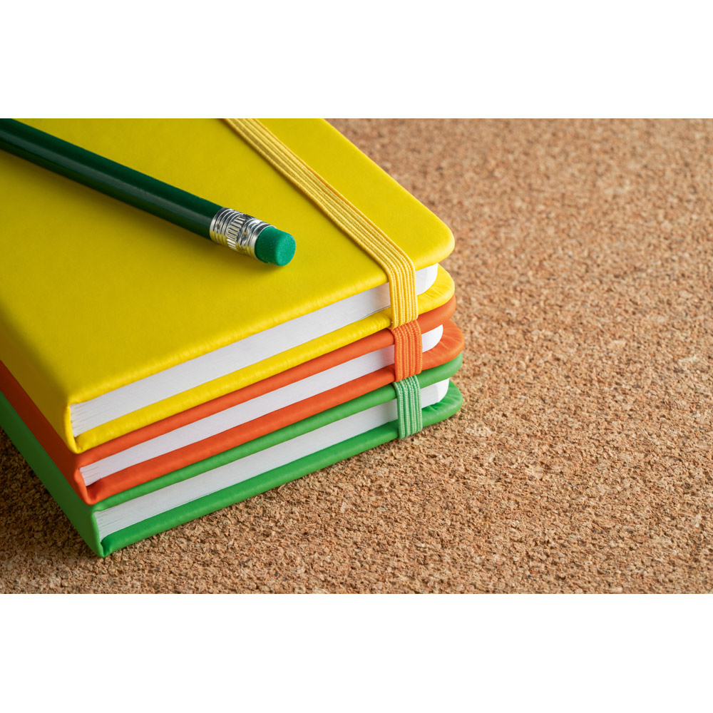 Caderno de bolso de capa dura em c. sintético com 160 páginas lisas